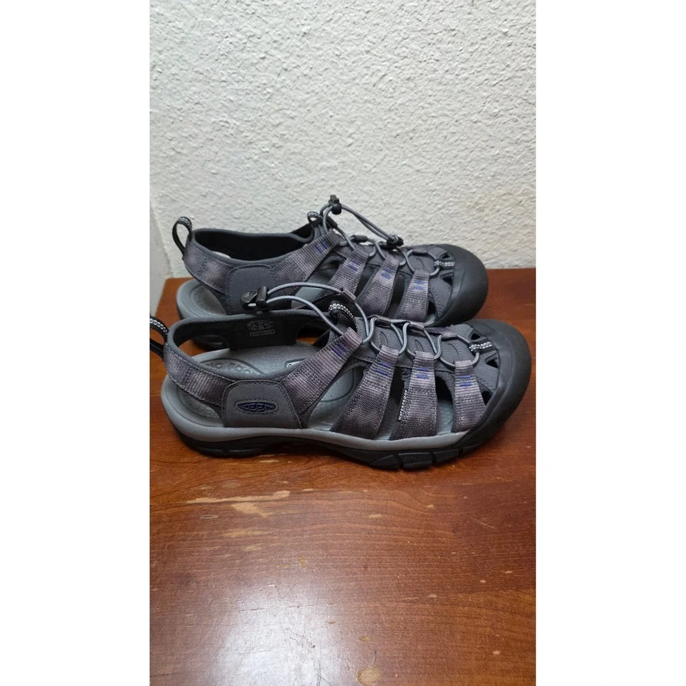 NWOT Keen Clearwater CNX‎ Sandals Mens 11.5 Grey Waterproof Hiking Fisherman Out